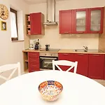 公寓 Riviera Blue With Seaview, Pool, Whirlpool, Parking And Boat Excursions
