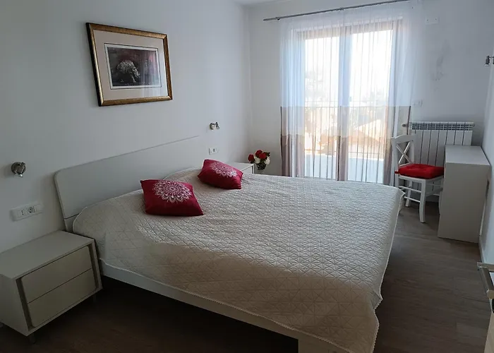 Riviera Blue With Seaview, Pool, Whirlpool, Parking And Boat Excursions * Opric