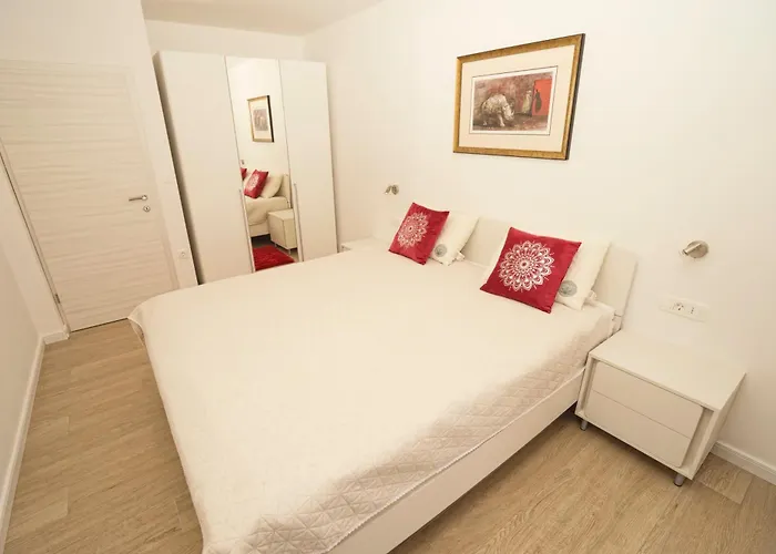 아파트 Riviera Blue With Seaview, Pool, Whirlpool, Parking And Boat Excursions Opric