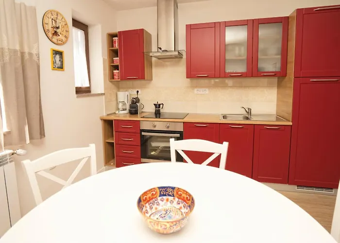 아파트 Riviera Blue With Seaview, Pool, Whirlpool, Parking And Boat Excursions