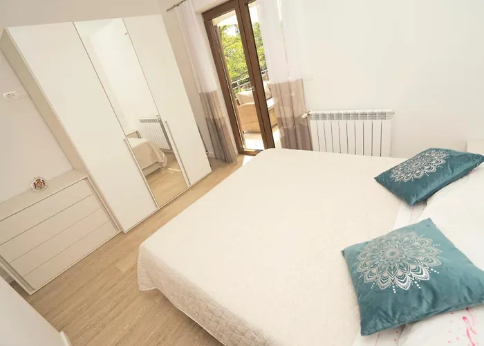 Riviera Blue With Seaview, Pool, Whirlpool, Parking And Boat Excursions 아파트 *
