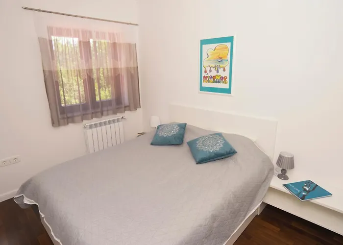 아파트 Riviera Blue With Seaview, Pool, Whirlpool, Parking And Boat Excursions