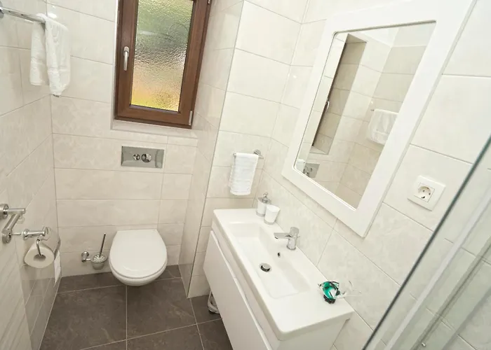 Riviera Blue With Seaview, Pool, Whirlpool, Parking And Boat Excursions Opric