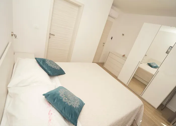 Riviera Blue With Seaview, Pool, Whirlpool, Parking And Boat Excursions 아파트 *