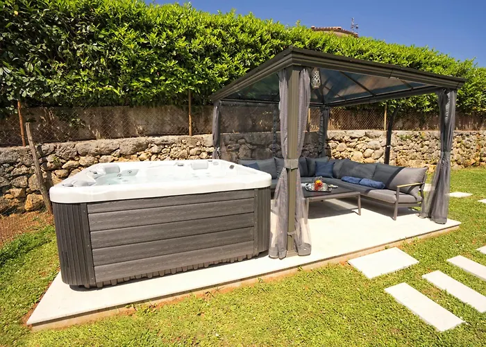 Riviera Blue With Seaview, Pool, Whirlpool, Parking And Boat Excursions