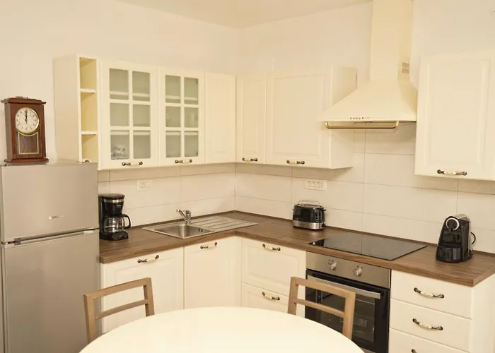아파트 Riviera Blue With Seaview, Pool, Whirlpool, Parking And Boat Excursions