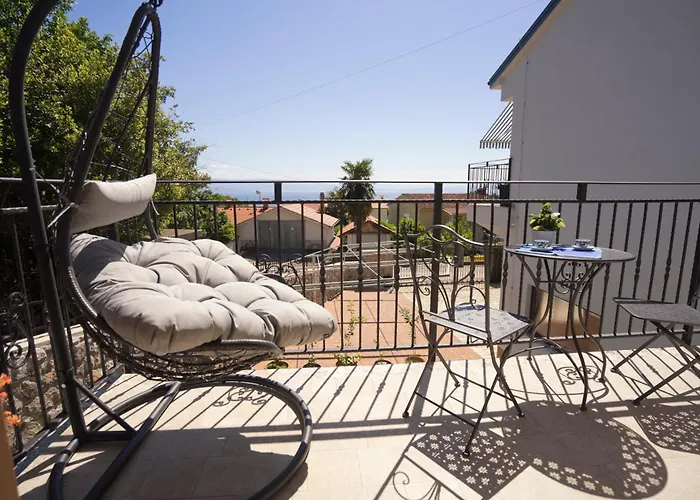 Riviera Blue With Seaview, Pool, Whirlpool, Parking And Boat Excursions *
