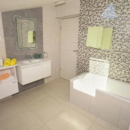 Riviera Blue With Seaview, Pool, Whirlpool, Parking And Boat Excursions Opric