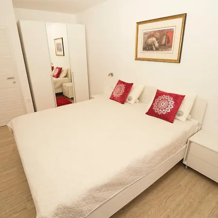 Apartment Riviera Blue With Seaview, Pool, Whirlpool, Parking And Boat Excursions Opric
