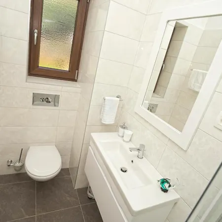 Riviera Blue With Seaview, Pool, Whirlpool, Parking And Boat Excursions Opric