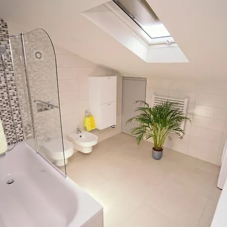 Riviera Blue With Seaview, Pool, Whirlpool, Parking And Boat Excursions *