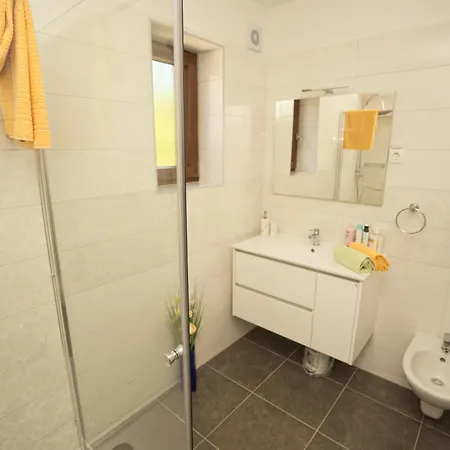 Riviera Blue With Seaview, Pool, Whirlpool, Parking And Boat Excursions Opric