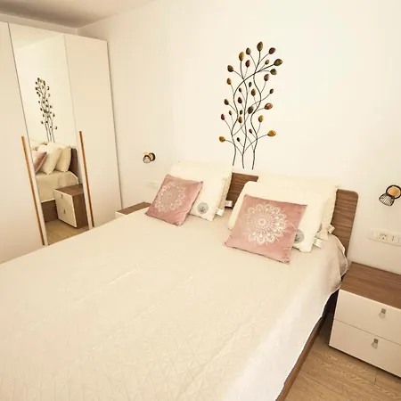 Riviera Blue With Seaview, Pool, Whirlpool, Parking And Boat Excursions Opric