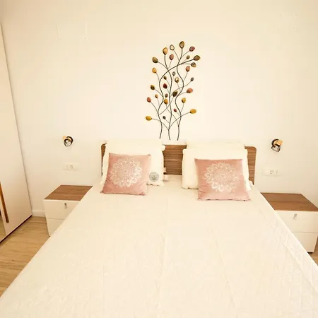 Riviera Blue With Seaview, Pool, Whirlpool, Parking And Boat Excursions