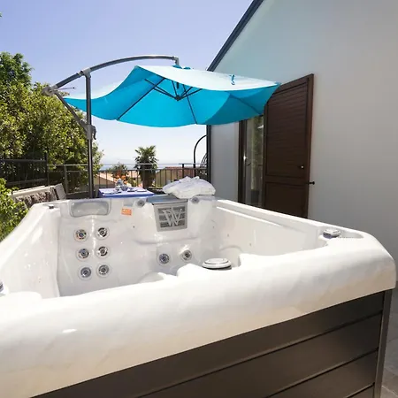 Apartman Riviera Blue With Seaview, Pool, Whirlpool, Parking And Boat Excursions *