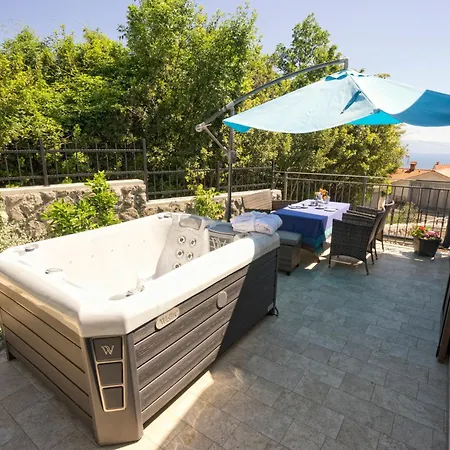 Riviera Blue With Seaview, Pool, Whirlpool, Parking And Boat Excursions
