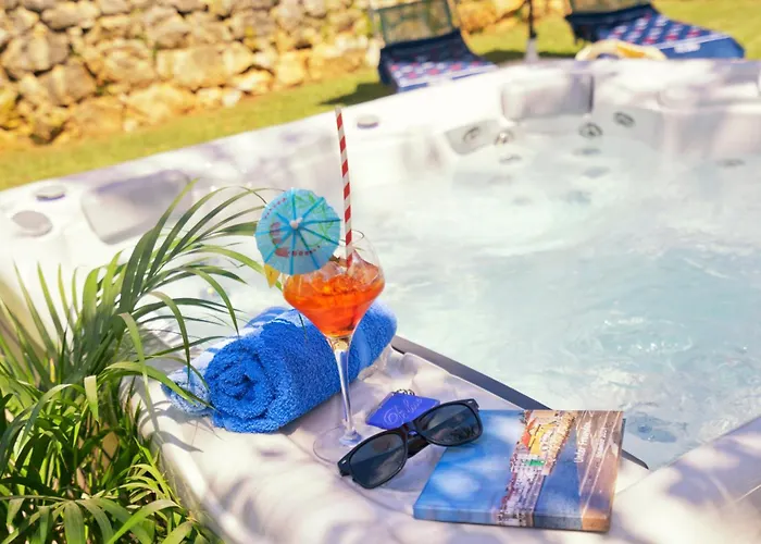 Riviera Blue With Seaview, Pool, Whirlpool, Parking And Boat Excursions Apartament