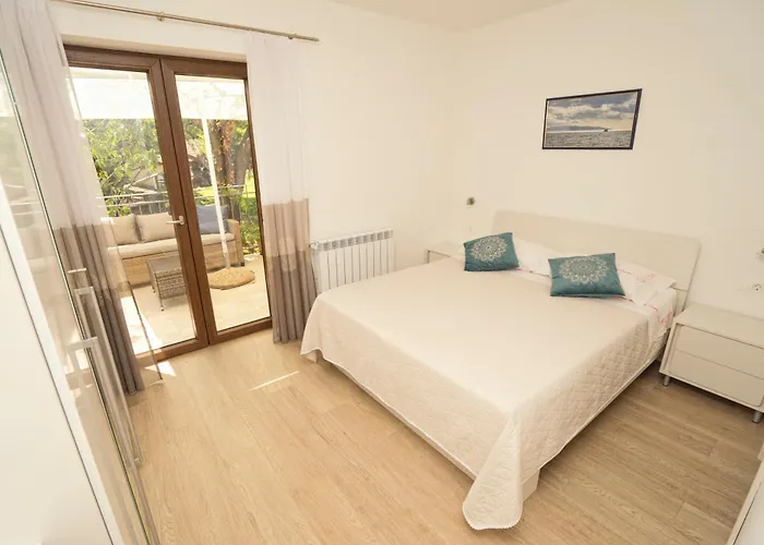 Apartament Riviera Blue With Seaview, Pool, Whirlpool, Parking And Boat Excursions *