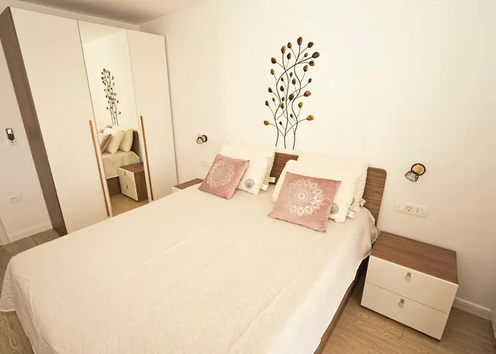 Riviera Blue With Seaview, Pool, Whirlpool, Parking And Boat Excursions Opric